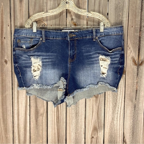 Torrid Distressed Jean Shorts with Frayed Hem cotton blend plus size 22 - Picture 1 of 7